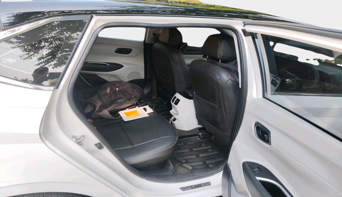 2025 Hyundai NEW I20 ASTA (O) 1.2 IVT, Petrol, Automatic, 4,840 km, interior