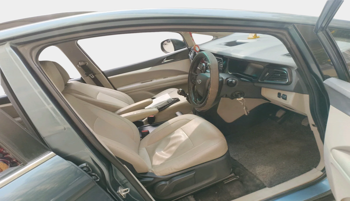 2018 Mahindra MARAZZO M8 7 STR, Diesel, Manual, 2,16,709 km, interior