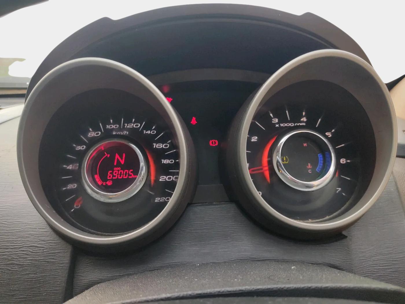 2014 Mahindra XUV500 W8, Diesel, Manual, 69,005 km, interior