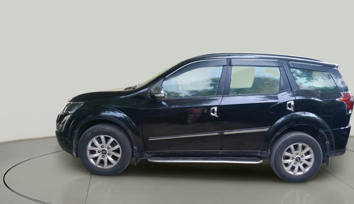 2020 Mahindra XUV500 W9, Diesel, Manual, 79,823 km, exterior