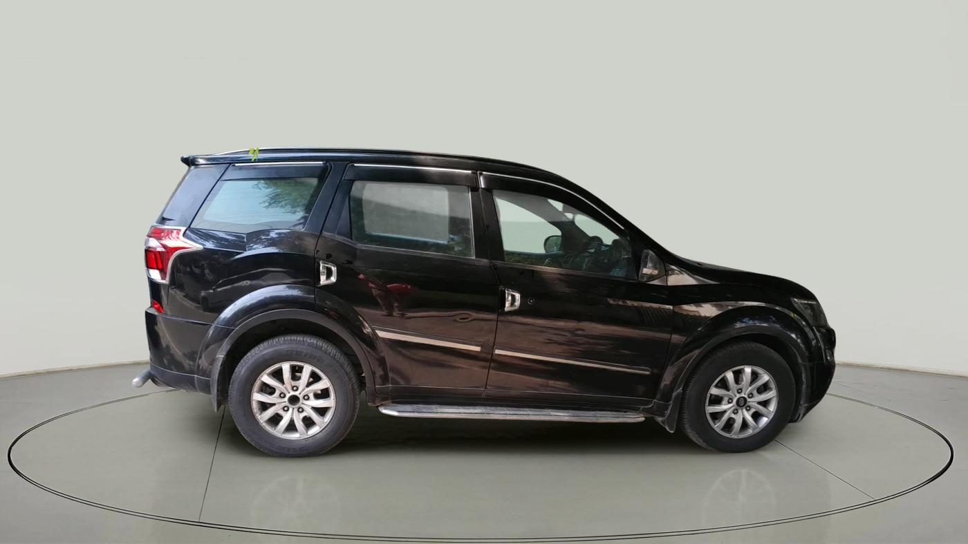 2020 Mahindra XUV500 W9, Diesel, Manual, 79,823 km, exterior
