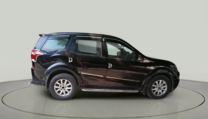 2020 Mahindra XUV500 W9, Diesel, Manual, 79,823 km, exterior