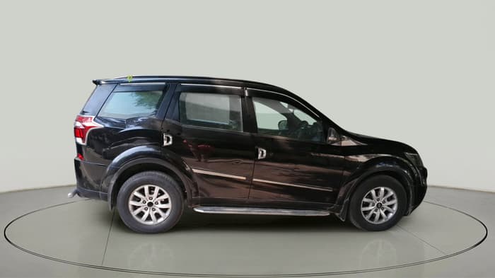 2020 Mahindra XUV500 W9, Diesel, Manual, 79,823 km, exterior