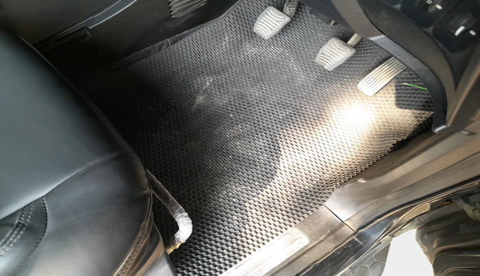 2020 Mahindra XUV500 W9, Diesel, Manual, 79,823 km, interior