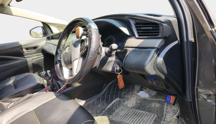 2022 Toyota Innova Crysta 2.7 GX 7 STR MT, Petrol, Manual, 90,880 km, interior