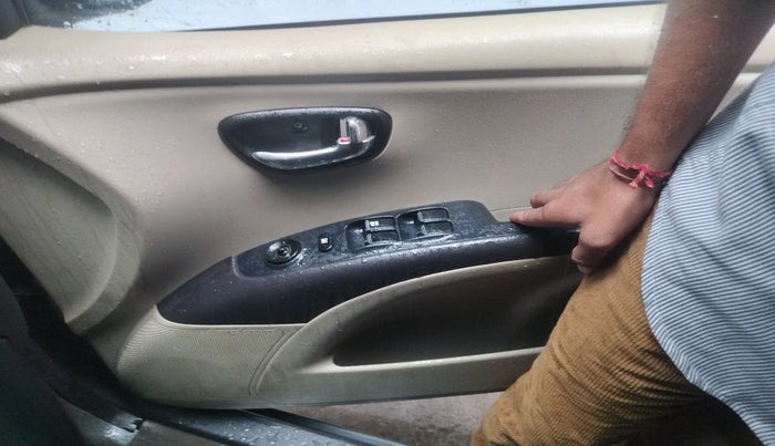 2010 Hyundai i10 MAGNA 1.2, Petrol, Manual, 60,297 km, interior