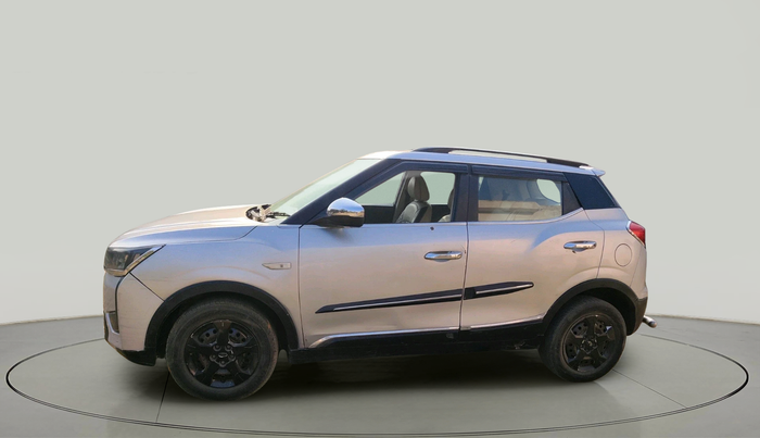 2019 Mahindra XUV300 W6 1.5 DIESEL, Diesel, Manual, 1,38,458 km, exterior