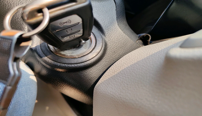 2019 Mahindra XUV300 W6 1.5 DIESEL, Diesel, Manual, 1,38,458 km, interior