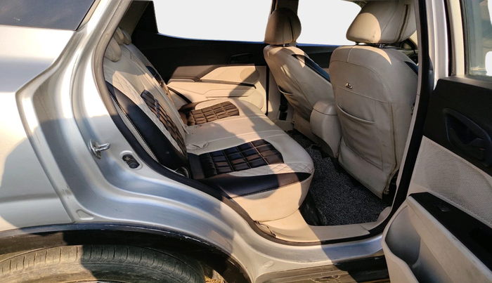 2019 Mahindra XUV300 W6 1.5 DIESEL, Diesel, Manual, 1,38,458 km, interior