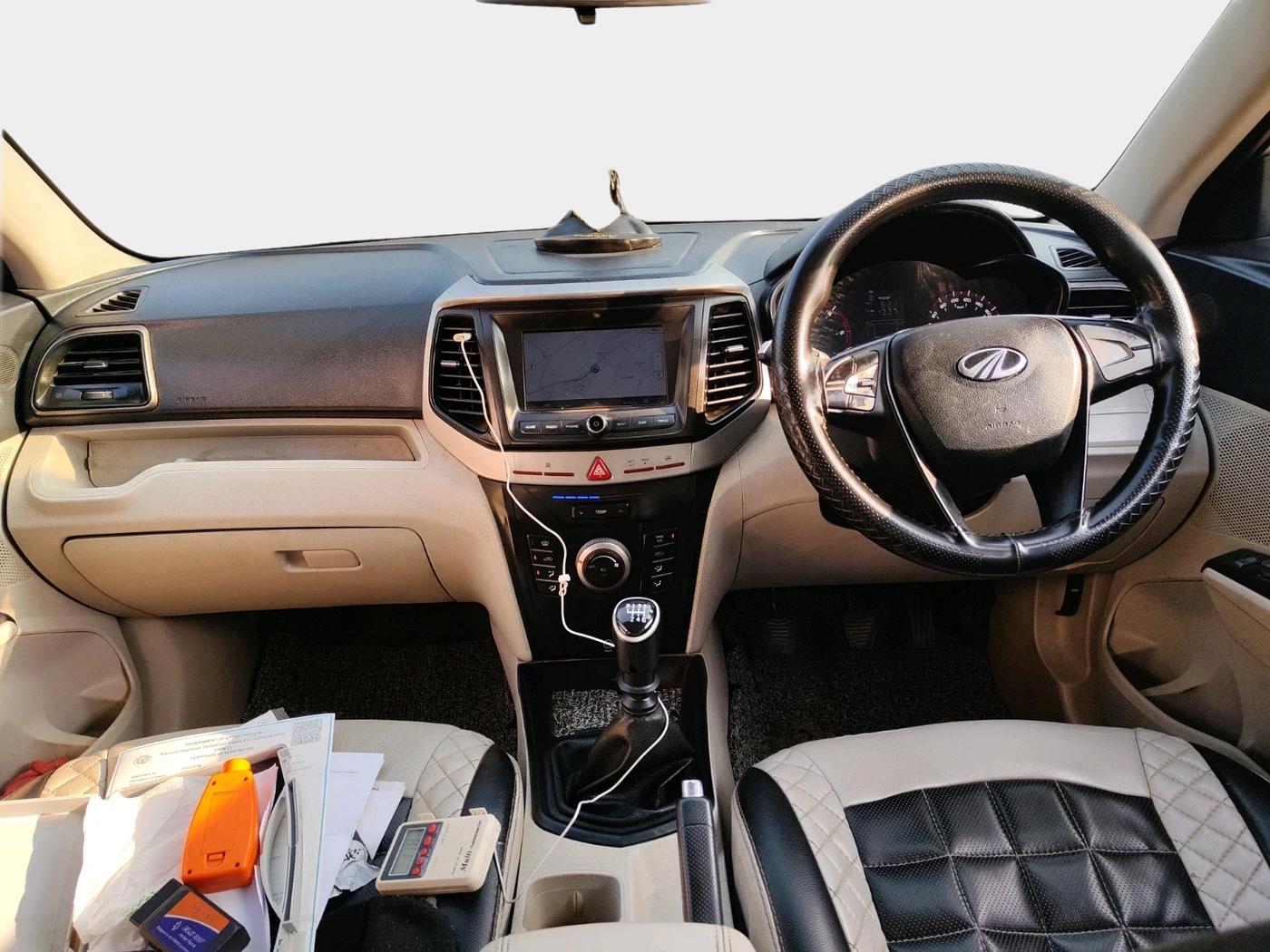 2019 Mahindra XUV300 W6 1.5 DIESEL, Diesel, Manual, 1,38,458 km, interior