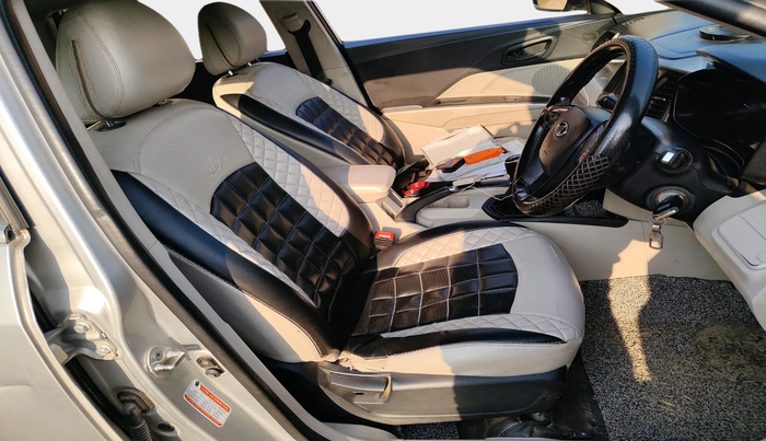 2019 Mahindra XUV300 W6 1.5 DIESEL, Diesel, Manual, 1,38,458 km, interior