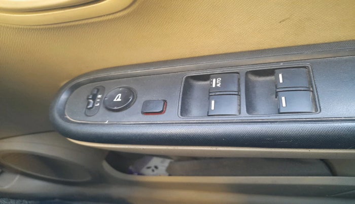 2015 Honda Mobilio 1.5L I-DTEC V, Diesel, Manual, 1,16,545 km, interior