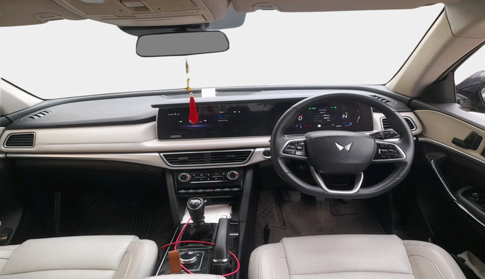 2023 Mahindra XUV700 AX 7 D MT 7 STR, Diesel, Manual, 66,136 km, interior