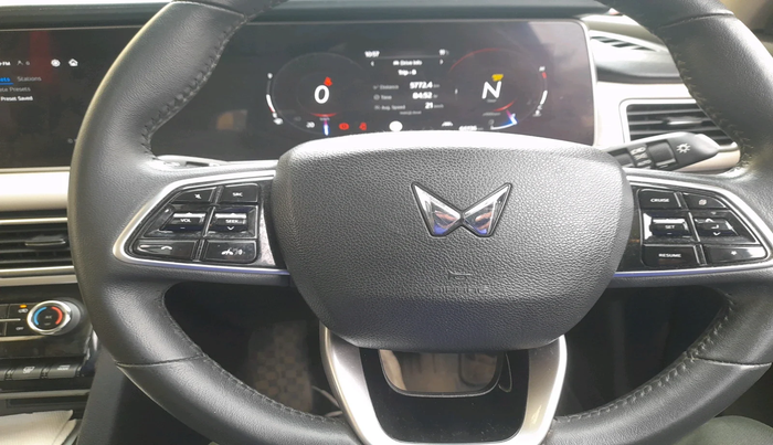 2023 Mahindra XUV700 AX 7 D MT 7 STR, Diesel, Manual, 66,136 km, interior