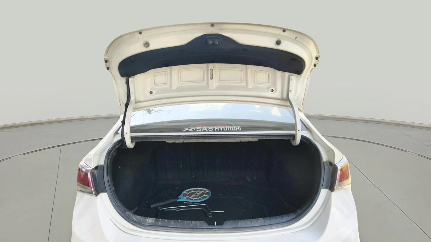 2018 Hyundai Verna 1.6 CRDI SX, Diesel, Manual, 2,04,361 km, exterior