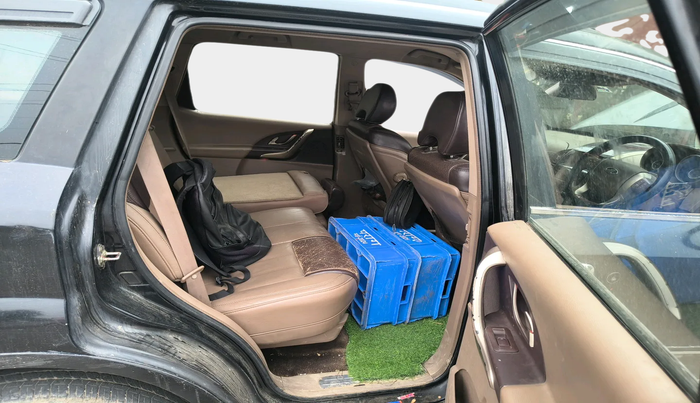 2014 Mahindra XUV500 W8, Diesel, Manual, 1,47,838 km, interior