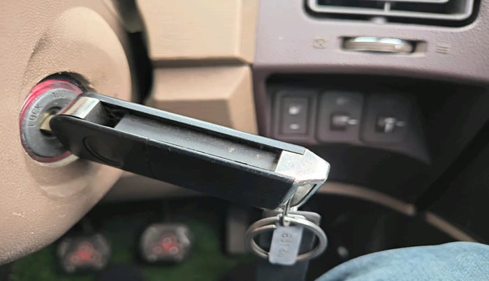 2014 Mahindra XUV500 W8, Diesel, Manual, 1,47,838 km, interior