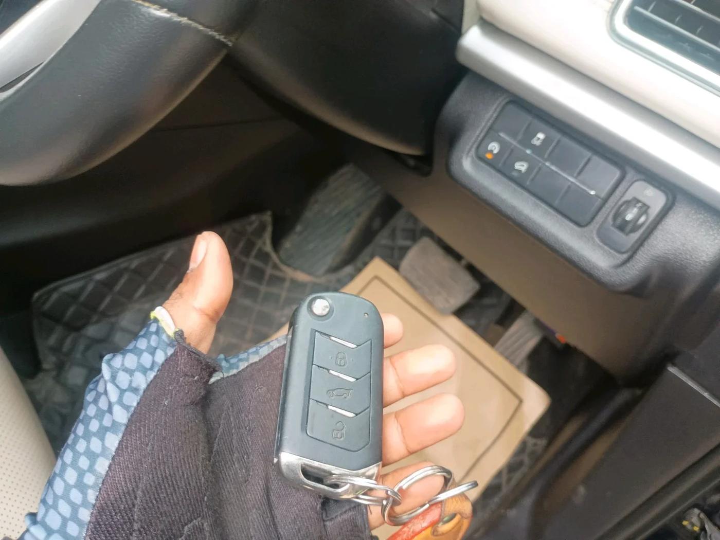 2023 Mahindra XUV700 AX 7 LUXURY D AT 7 STR, Diesel, Automatic, 81,000 km, interior