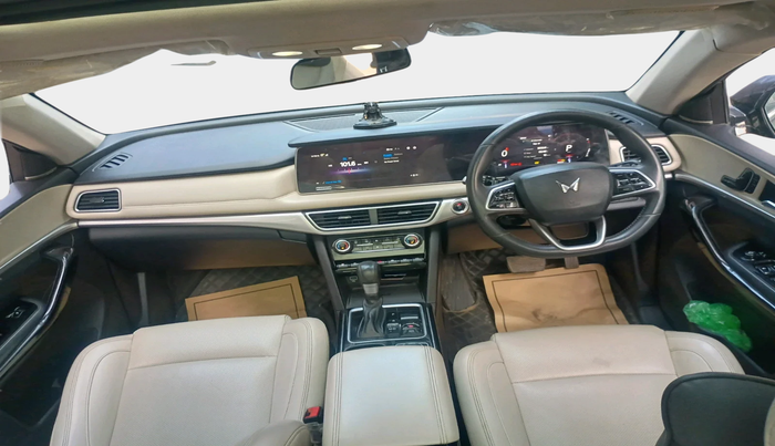 2023 Mahindra XUV700 AX 7 LUXURY D AT 7 STR, Diesel, Automatic, 79,321 km, interior