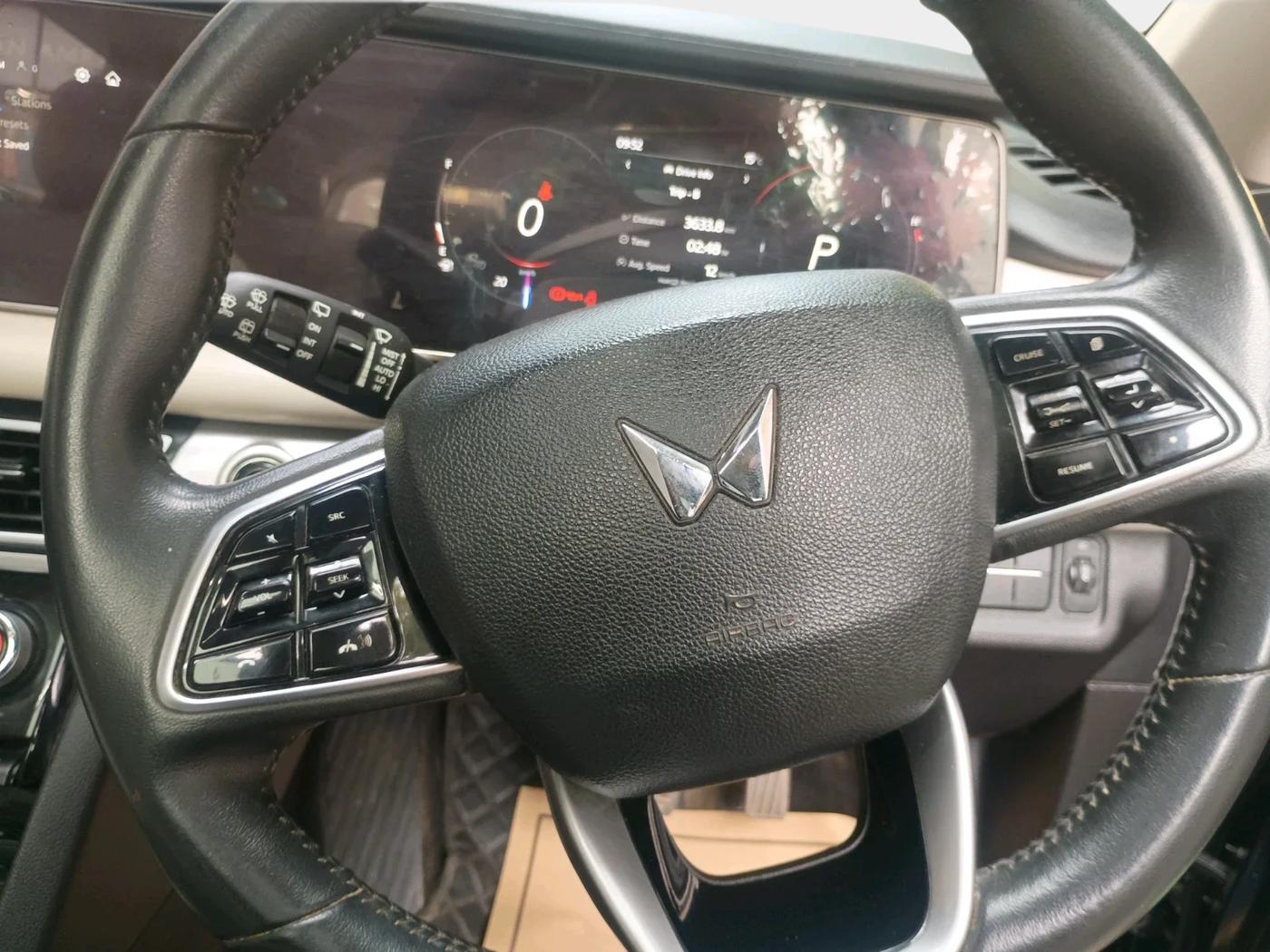 2023 Mahindra XUV700 AX 7 LUXURY D AT 7 STR, Diesel, Automatic, 81,000 km, interior