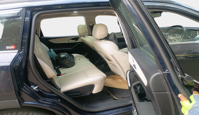 2023 Mahindra XUV700 AX 7 LUXURY D AT 7 STR, Diesel, Automatic, 79,321 km, interior