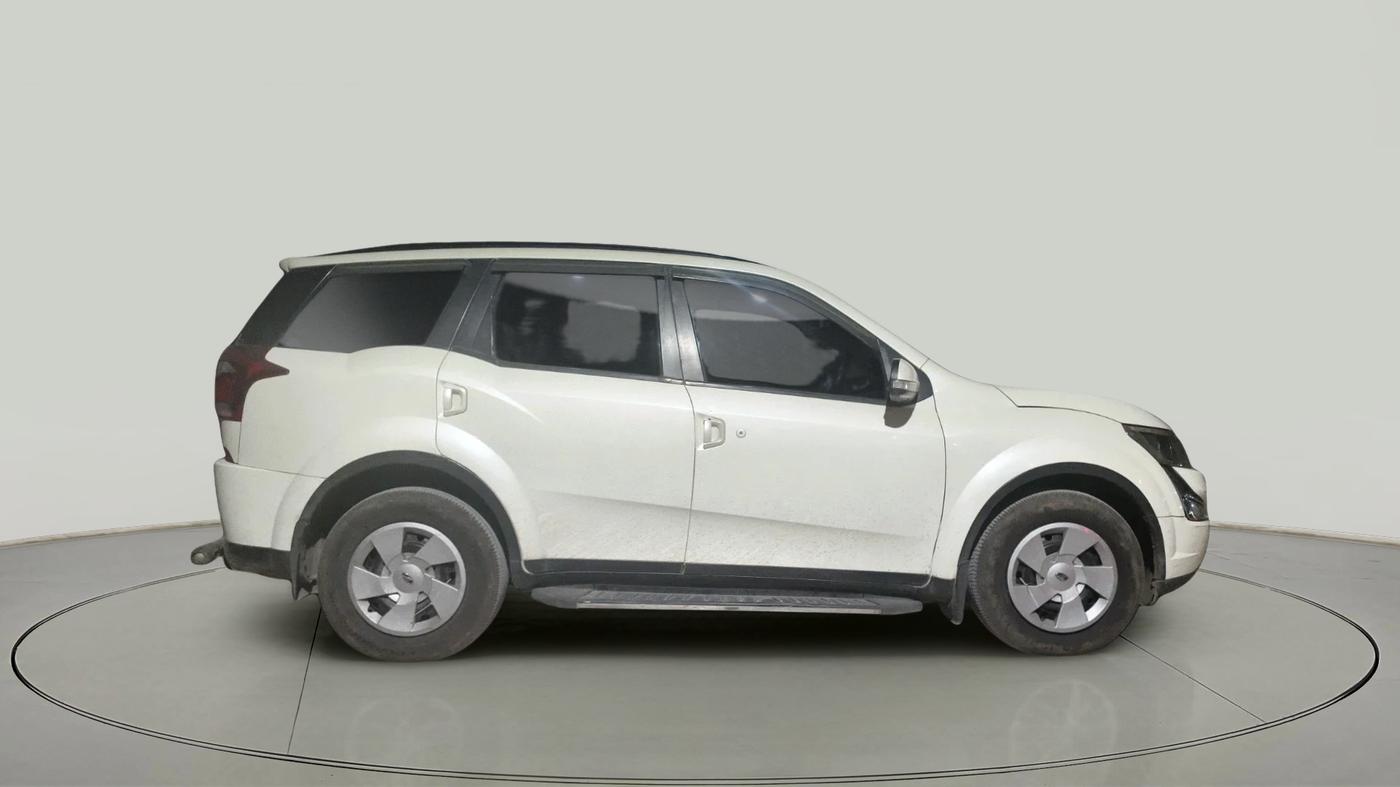2020 Mahindra XUV500 W7, Diesel, Manual, 1,21,640 km, exterior