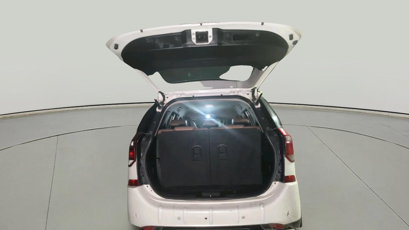 2020 Mahindra XUV500 W7, Diesel, Manual, 1,21,640 km, exterior