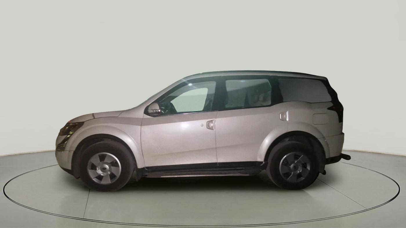 2020 Mahindra XUV500 W7, Diesel, Manual, 1,21,640 km, exterior