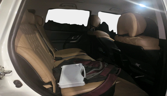 2020 Mahindra XUV500 W7, Diesel, Manual, 1,21,640 km, interior