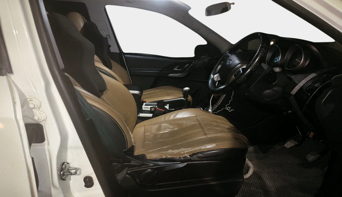 2020 Mahindra XUV500 W7, Diesel, Manual, 1,21,640 km, interior