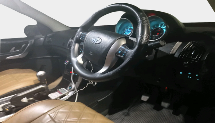 2020 Mahindra XUV500 W7, Diesel, Manual, 1,21,640 km, interior