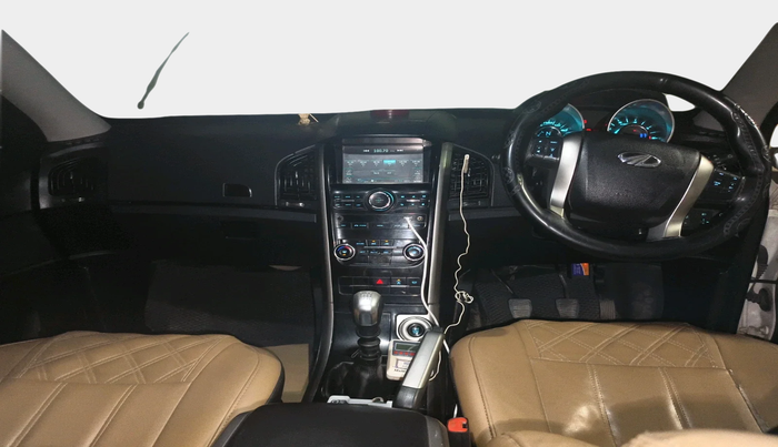 2020 Mahindra XUV500 W7, Diesel, Manual, 1,21,640 km, interior