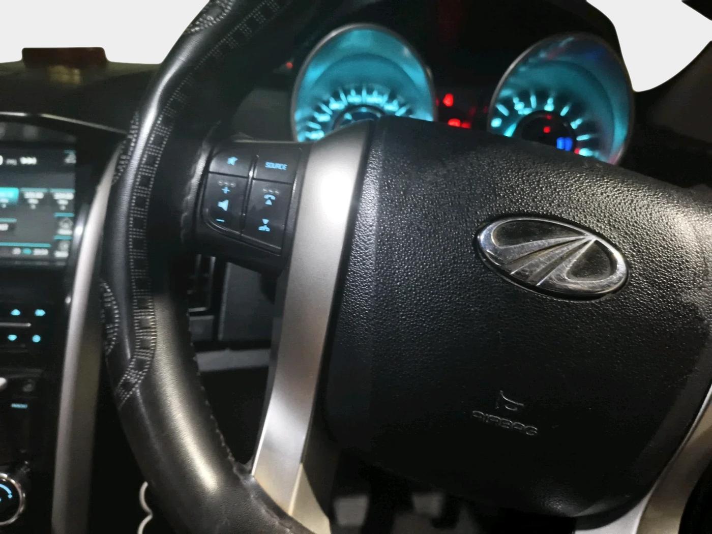 2020 Mahindra XUV500 W7, Diesel, Manual, 1,21,640 km, interior