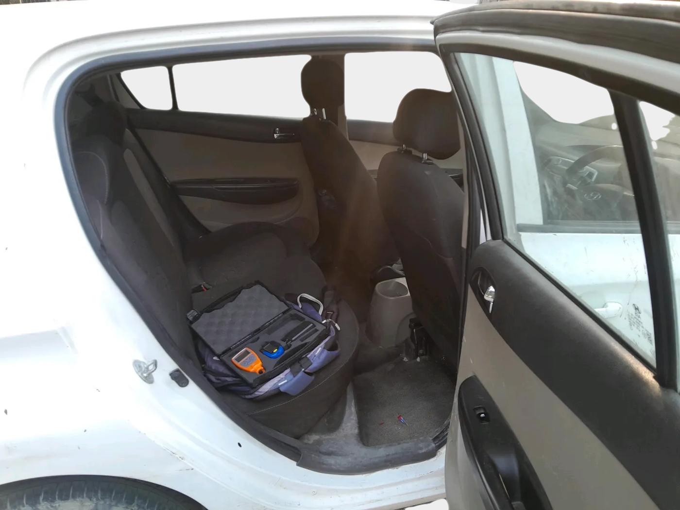 2011 Hyundai i20 MAGNA 1.2, Petrol, Manual, 1,02,400 km, interior