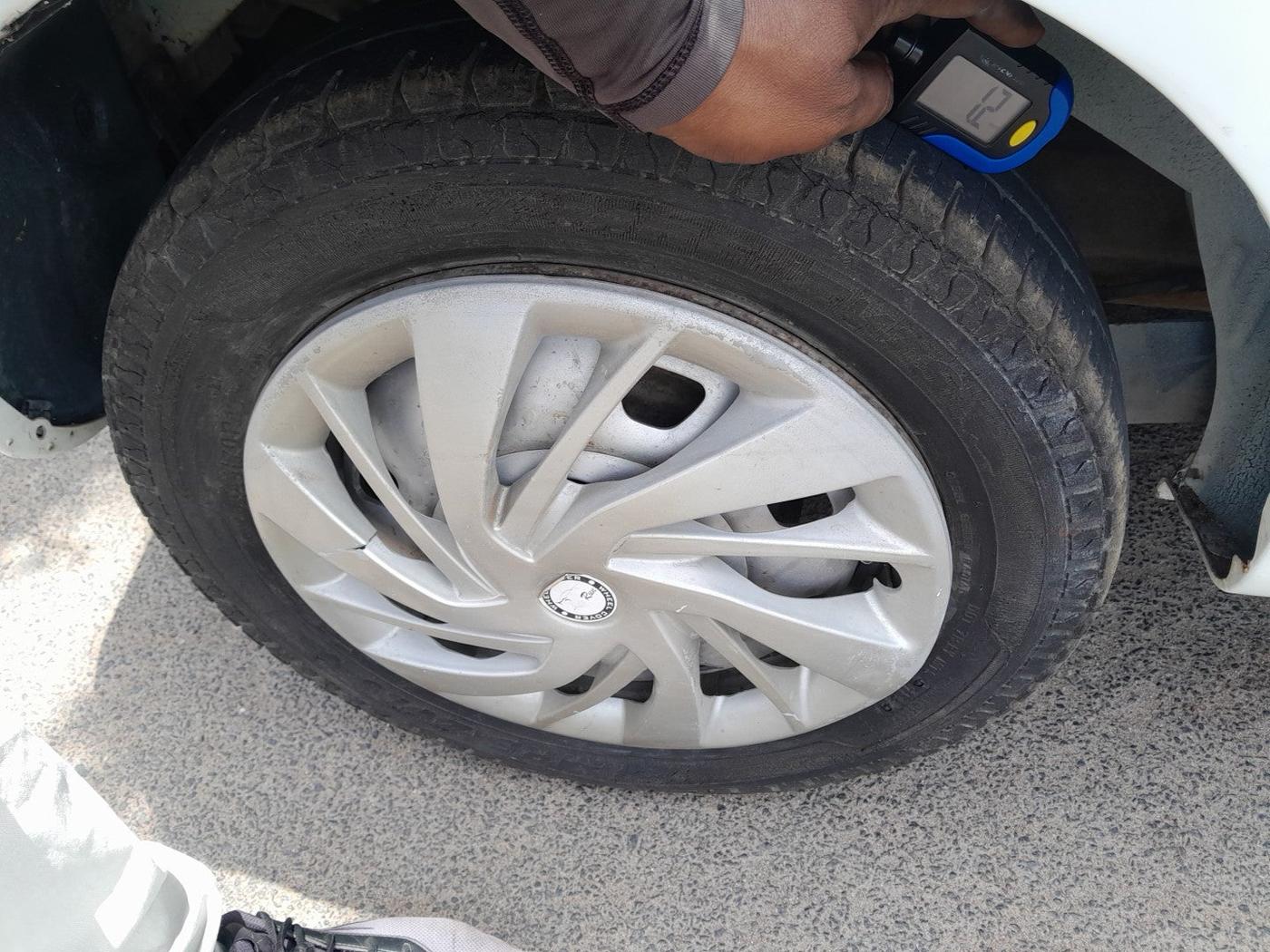 2011 Hyundai Santro Xing GL, Petrol, Manual, 60,153 km, tyre