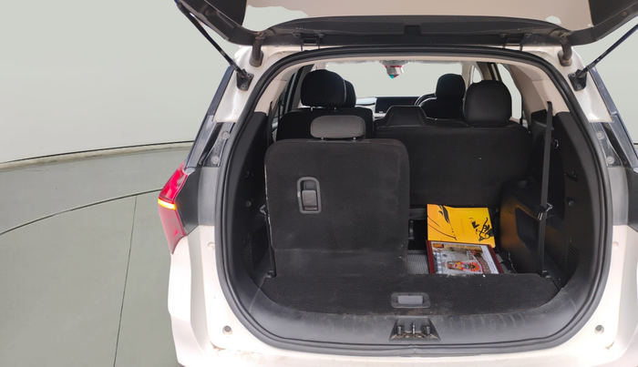 2021 Mahindra XUV700 AX 5 P MT 7 STR, Petrol, Manual, 1,07,661 km, exterior