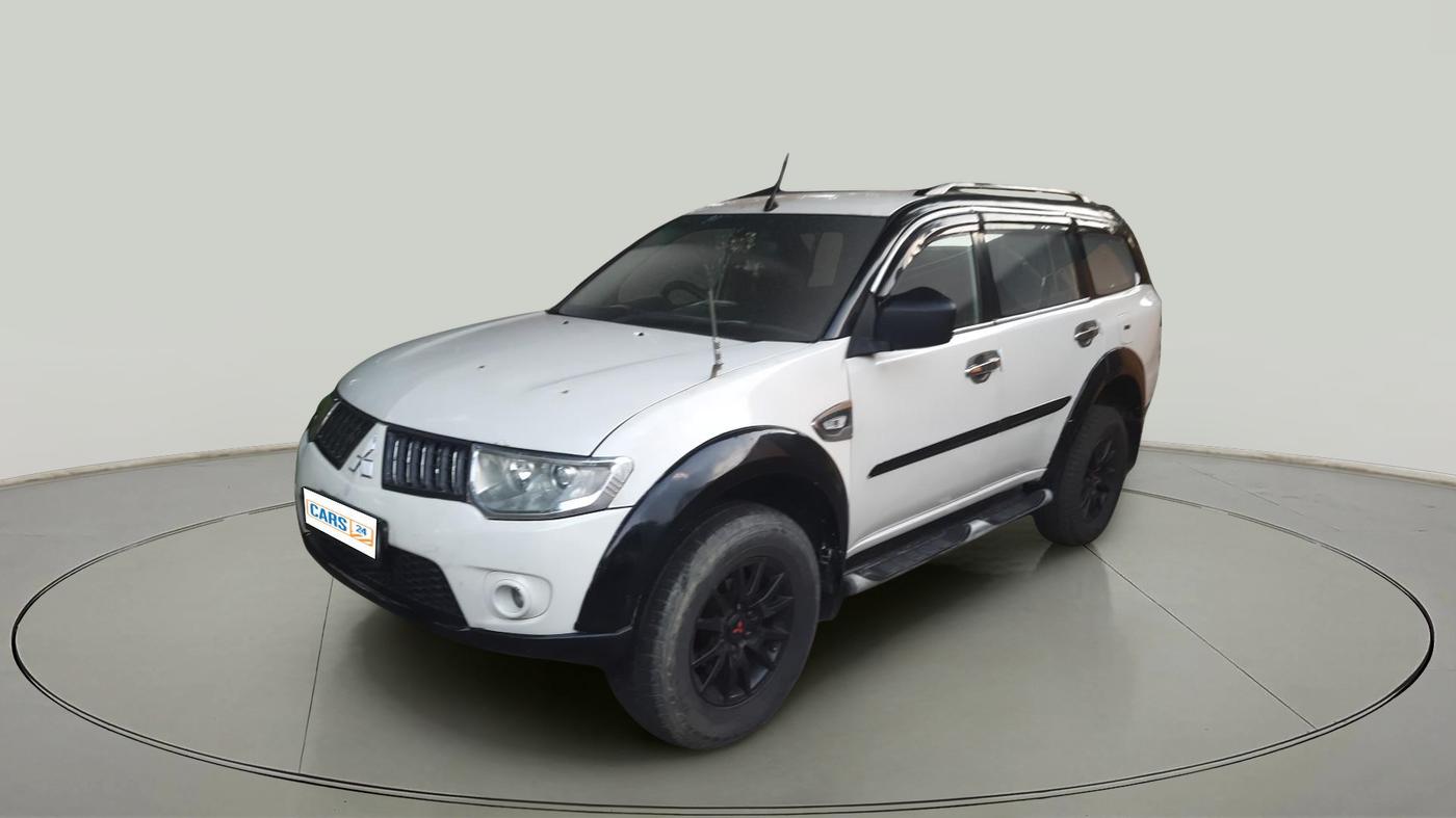 2013 Mitsubishi Pajero Sport 2.5 MT 4X4, Diesel, Manual, 2,07,259 km, exterior