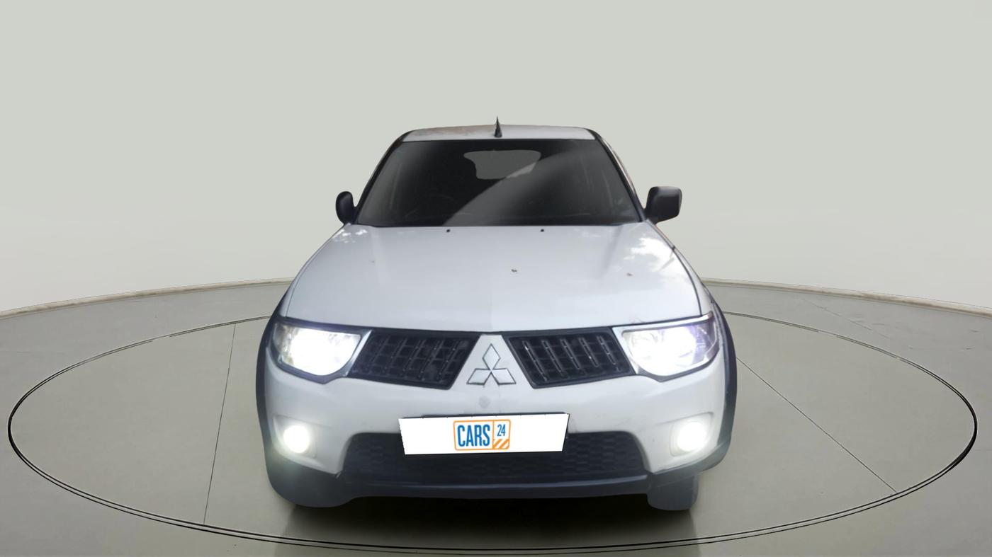 2013 Mitsubishi Pajero Sport 2.5 MT 4X4, Diesel, Manual, 2,07,259 km, exterior