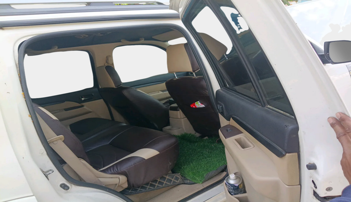 2012 Ford Endeavour 2.5L 4X2 MT, Diesel, Manual, 1,40,746 km, interior