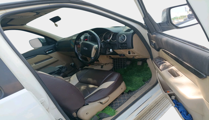 2012 Ford Endeavour 2.5L 4X2 MT, Diesel, Manual, 1,40,746 km, interior