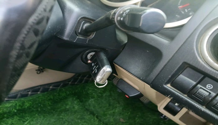 2012 Ford Endeavour 2.5L 4X2 MT, Diesel, Manual, 1,40,746 km, interior