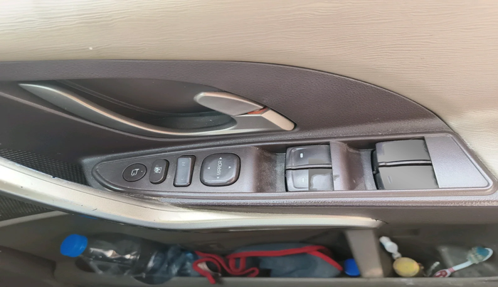 2013 Mahindra XUV500 W8, Diesel, Manual, 2,19,777 km, interior