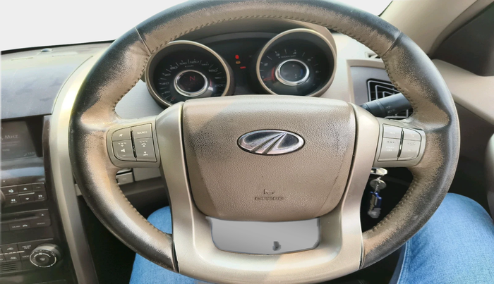 2013 Mahindra XUV500 W8, Diesel, Manual, 2,19,777 km, interior