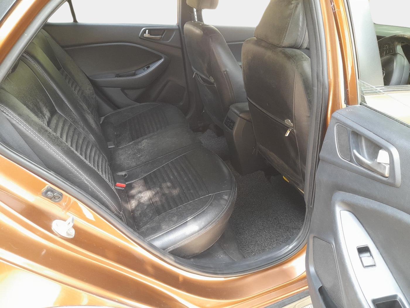 2016 Hyundai i20 Active 1.2 SX, Petrol, Manual, 1,06,072 km, interior