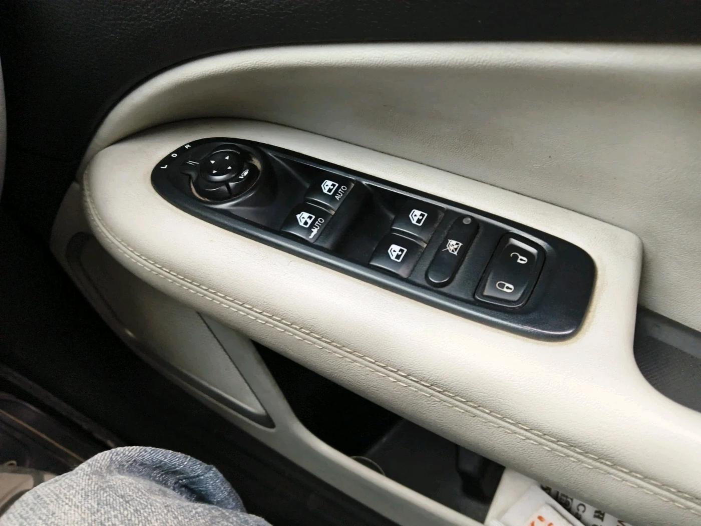 2020 Jeep Compass LONGITUDE PLUS 1.4 PETROL AT, Petrol, Automatic, 75,665 km, interior