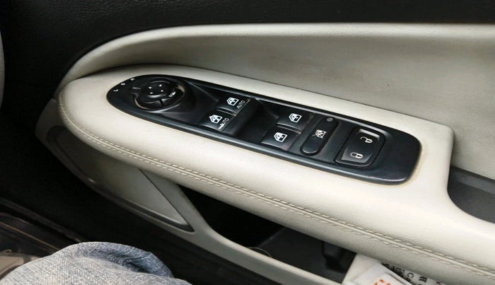 2020 Jeep Compass LONGITUDE PLUS 1.4 PETROL AT, Petrol, Automatic, 75,665 km, interior