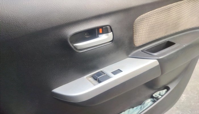 2017 Maruti Wagon R 1.0 LXI CNG, Petrol, Manual, 1,15,284 km, interior