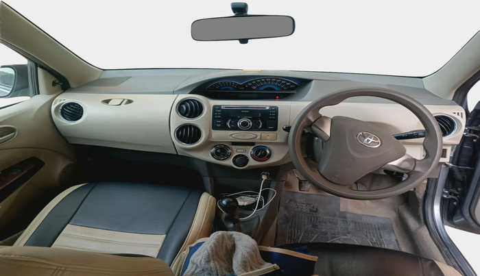 2015 Toyota Etios Liva V, Petrol, Manual, 1,25,703 km, interior