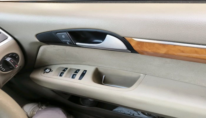 2015 Audi Q7 35 TDI PREMIUM, Diesel, Automatic, 79,868 km, interior