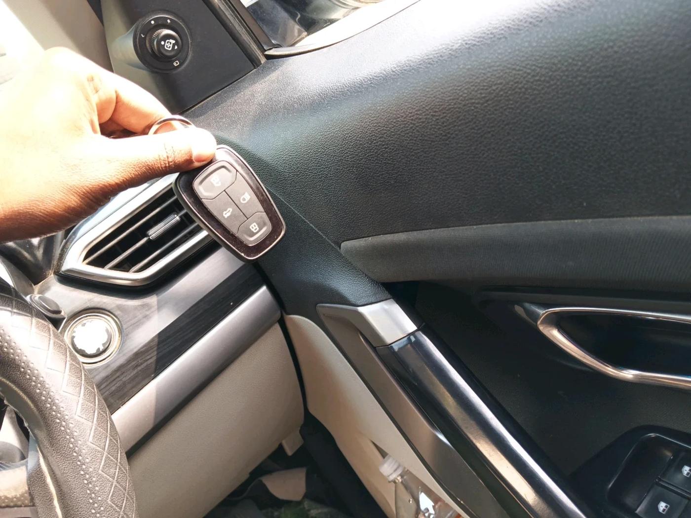 2021 Tata Safari XT PLUS, Diesel, Manual, 1,94,150 km, interior
